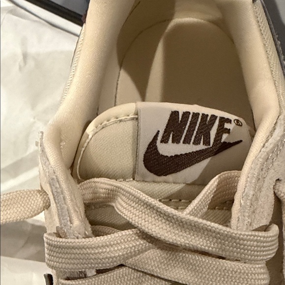 BRAND NEW Nike Field General in Cream and Brown - Picture 2 of 8